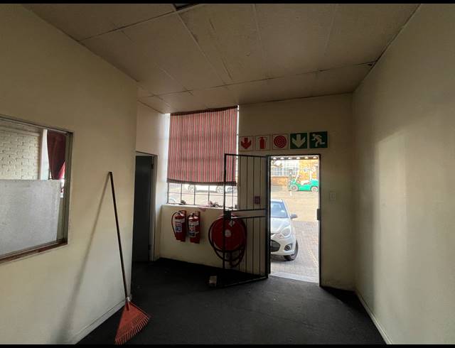301M² WAREHOUSE FOR SALE IN ISANDO